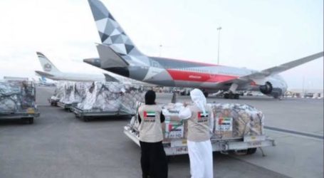 الإمارات ترسل مساعدات طبية إلى إندونيسيا لمساعدتها في مكافحة انتشار (كوفيد-19)