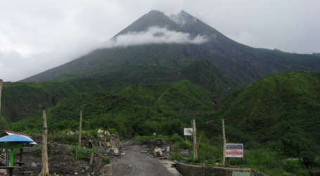إندونيسيا: جبل ميرابي يندلع مرتين اليوم الأحد