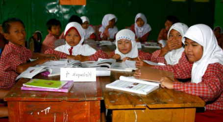 الرئيس الإندونيسي جوكو ويدودو يسلم خطة حكومية لإصلاح التعليم