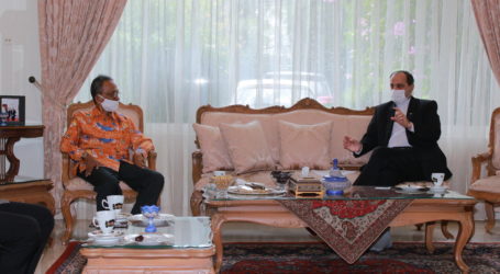 السفير الإيراني يعتقد إندونيسيا تقدر لحل الخلافات في العالم الإسلامي