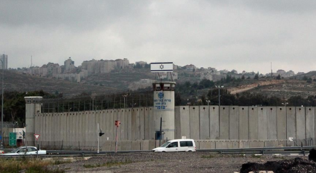 أسرى فلسطينيون بسجون إسرائيل يهددون بالإضراب عن الطعام