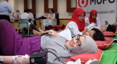 الصليب الأحمر يدعو الناس إلى استئناف التبرع بالدم رغم كوفيد-19