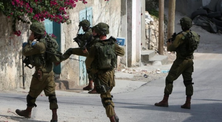 جنود إسرائيليون يعتدون على أسير فلسطيني طالب بالعلاج