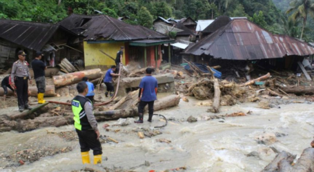 تشهد ست مقاطعات في جنوب سومطرة حالة التأهب للفيضانات والانهيارات الأرضية