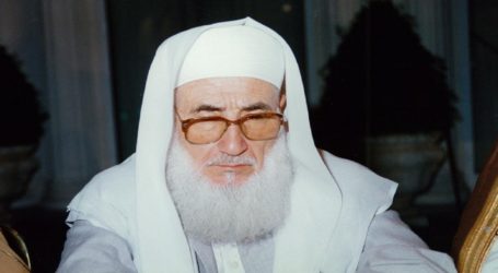 الإمام يخشى لله يلقي الدعاء لوفاة الشيخ علي الصابوني