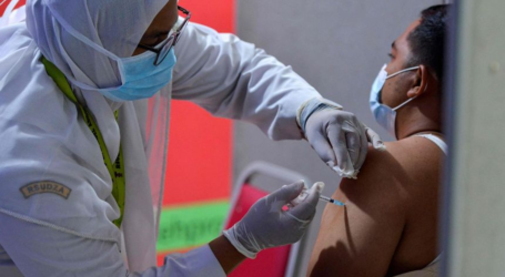 تم تطعيم 10.96 مليون إندونيسي ضد كوفيد-19 حتى الآن
