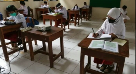 منظمة الصحة العالمية تشجع المدارس في إندونيسيا على إعادة فتحها