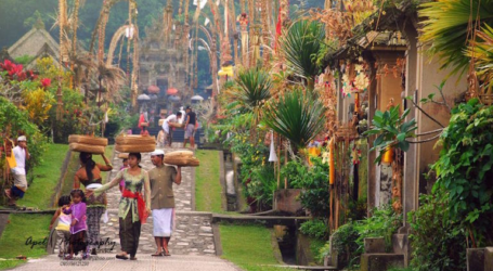 وزير السياحة يطلب من حكومة مدينة مالانج التقدم بطلب لإعادة فتح قرية سياحية