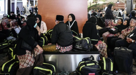 السعودية تعيد فتح دخول حجاج العمرة الإندونيسيين لتحسن التعامل مع كوفيد -19 في إندونيسيا