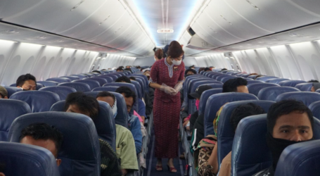 خبير: إزالة القناع عند وجبة الأكل أثناء الرحلات الجوية يزيد من خطر انتشار الفيروس