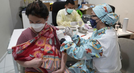 حصل ما يقرب من 120 مليون إندونيسي على اللقاح  الأول لـ كوفيد-19