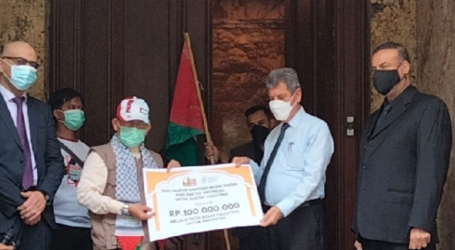 مجموعة عمل الأقصى تتبرع بمبلغ 100 مليون روبية إندونيسية كمساعدات شتوية للاجئين الفلسطينيين