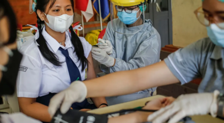 جمعية أطباء الأطفال الإندونيسية  : تطعيم الأطفال ضروري لحمايتهم من الأوميكرون