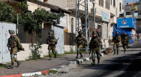 الضفة.. الجيش الإسرائيلي يخطر بهدم 4 منازل فلسطينية