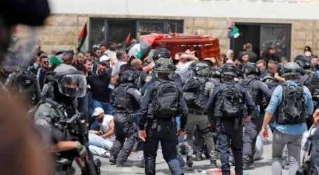 وزير إسرائيلي: سلوك الشرطة في جنازة “أبو عاقلة” كارثة أخلاقية