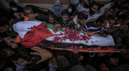 مئات الفلسطينيين يُشيعون جثمان فتى قُتل برصاص الجيش الإسرائيلي