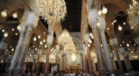المبعوث الإندونيسي والإمام الأكبر التونسي يبحثان التعاون بين المساجد