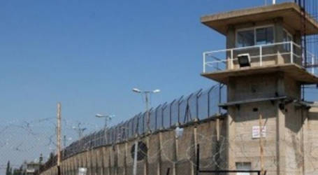 نادي الأسير: المعتقلون الفلسطينيون يعتصمون في ساحات السجون
