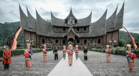 محافظ غرب سومطرة يدعو لمزيد من الفعاليات السياحية والترويج لها