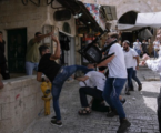 مستوطنون إسرائيليون يعتدون على فلسطينيين في القدس
