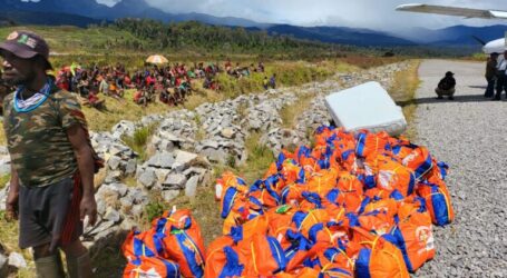 إندونيسيا ترسل 5228 كيلوغراما من المساعدة إلى بابوا الوسطى
