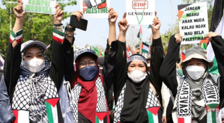 آلاف الإندونيسيين أمام السفارة الأمريكية في جاكرتا يطالبون بوقف الإبادة الجماعية في غزة