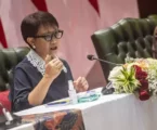 الوزيرة مارسودي تتسلم جائزة حرية الصحافة من رابطة الصحفيين الإندونيسيين