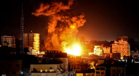 غزة.. قتلى وجرحى بغارات إسرائيلية استهدفت منازل ومدرسة ومستشفى