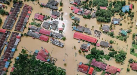الفيضانات في إندونيسيا أسفرت عن وفاة ما لا يقل عن 14 شخصا