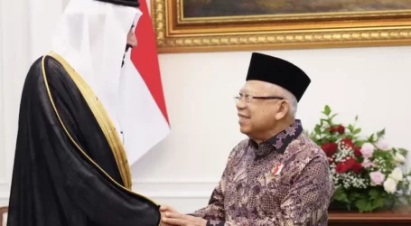 نائب الرئيس يستلم أول دفعة من بطاقة “نُسك” لبعثة حجاج إندونيسيا من وزارة الحج السعودي